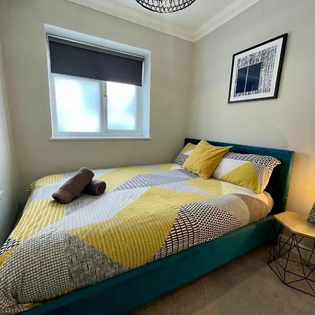 Stylish Modern Two Bedroom Apartment With Garden Cardiff Exteriör bild