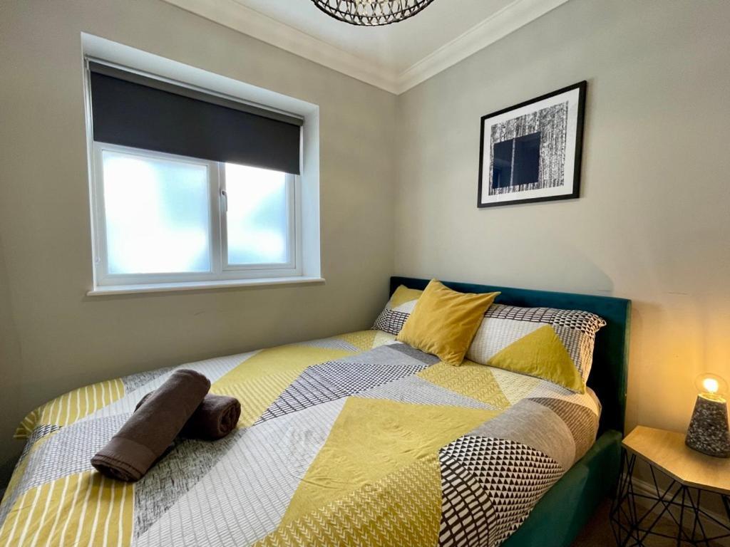Stylish Modern Two Bedroom Apartment With Garden Cardiff Exteriör bild